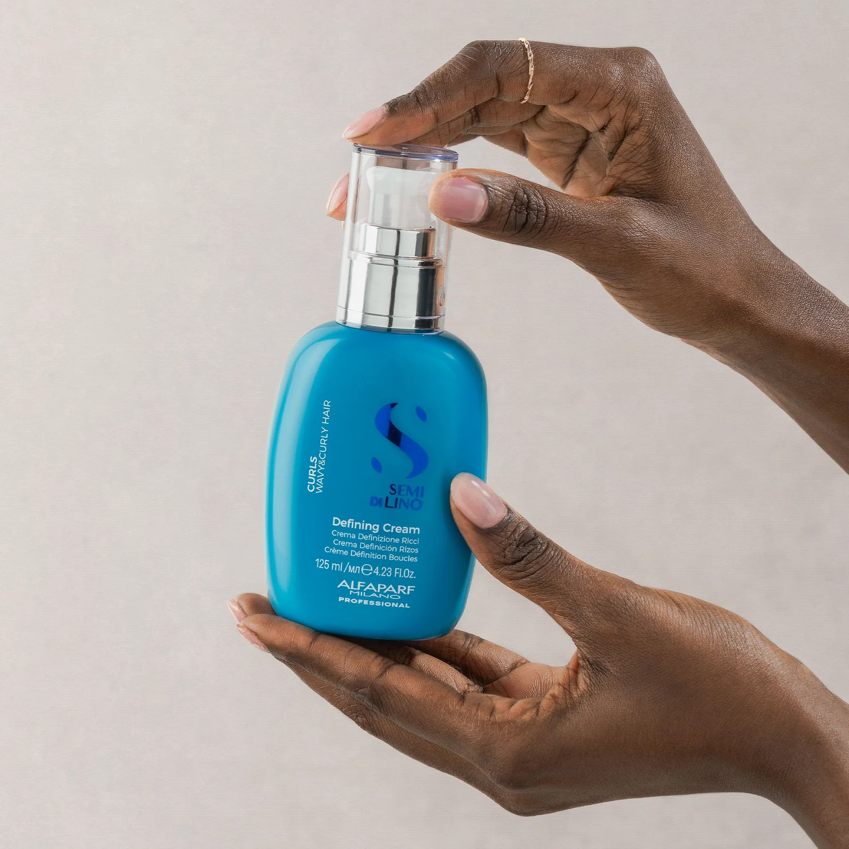 semi_di_lino_alfaparf_crema definizione_ricci_ricci_definiti.webp